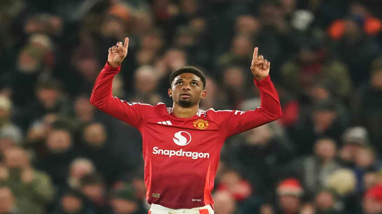 Manchester United winger Amad Diallo celebrates his goal