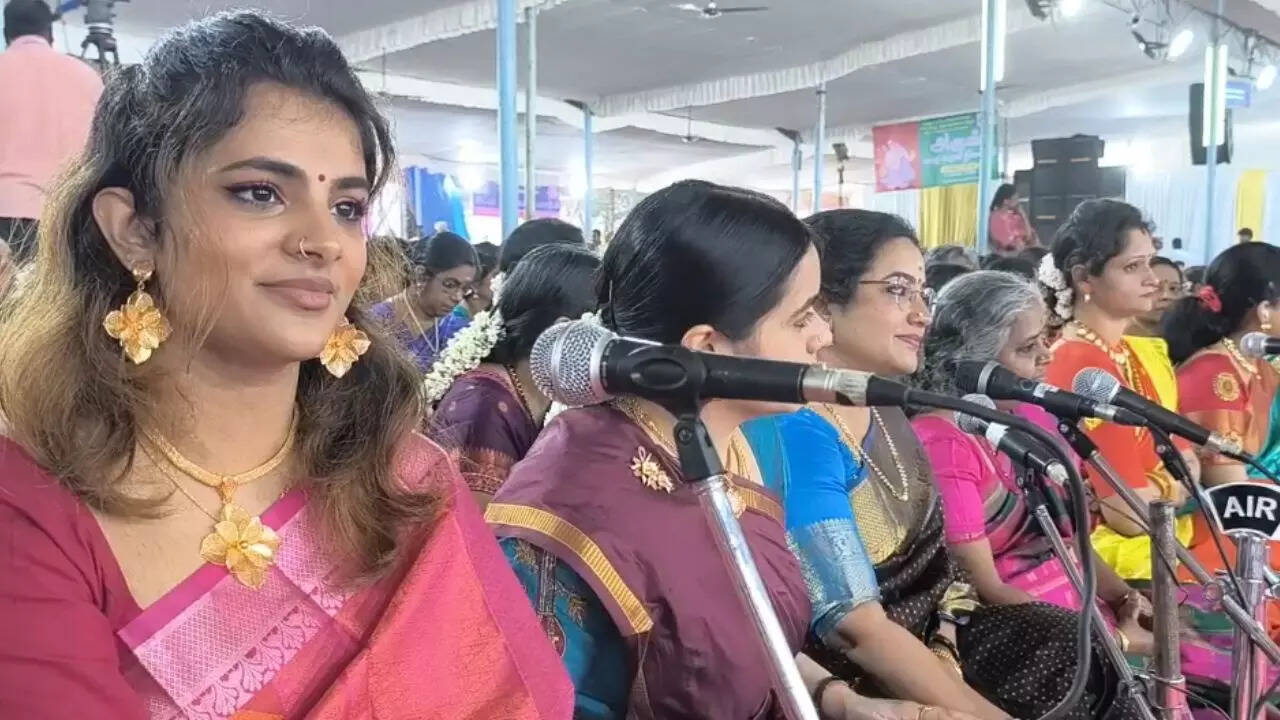  காவிரி கரையில் 1000 கர்நாடக இசை கலைஞர்கள் கீர்த்தனை பாடி தியாகராஜருக்கு இசை அஞ்சலி..! 