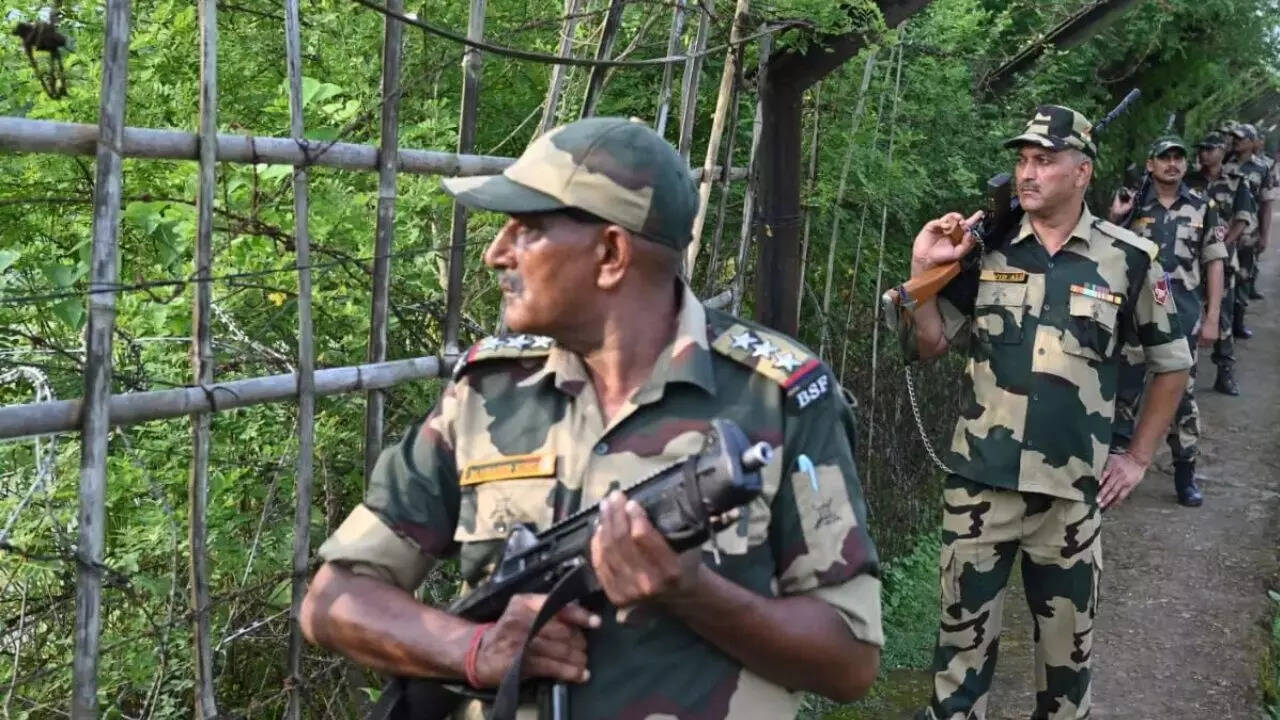 india-bangladesh border dispute few bangladeshi people illegally  entered in india through madha sukhdebpur border area bsf fired tear gas agitation continues