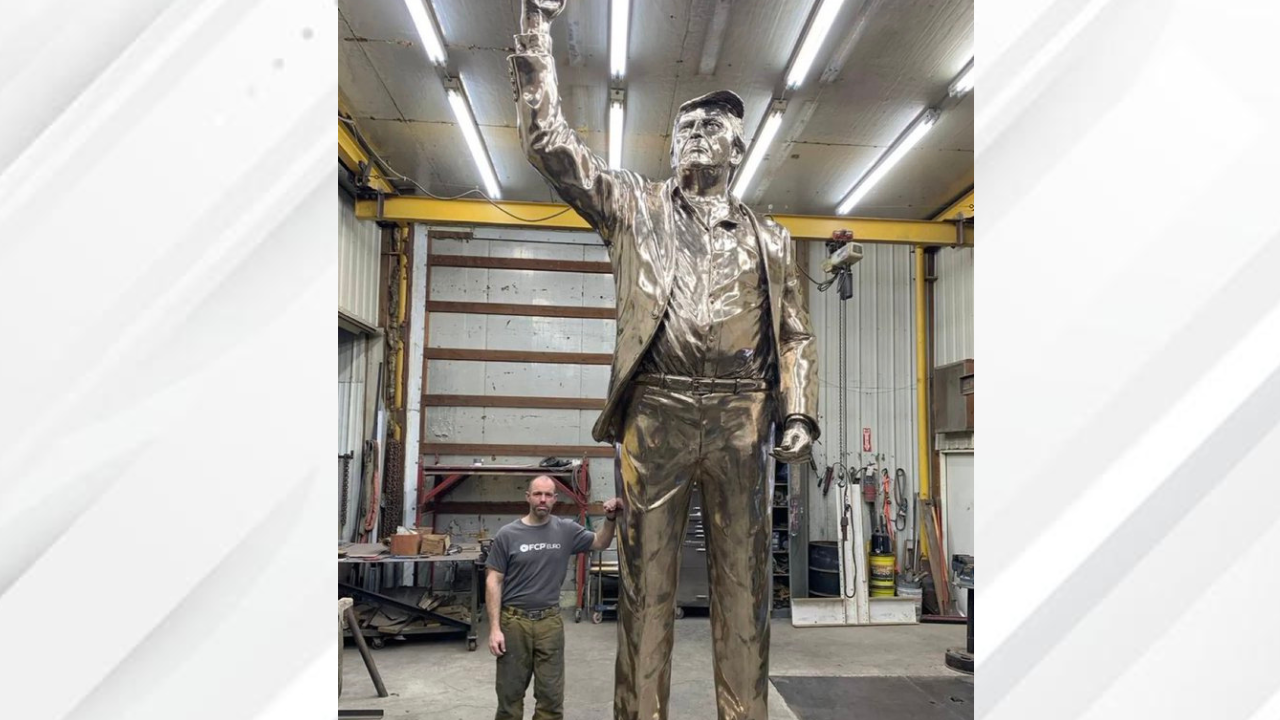 15 Foot Trump Statue