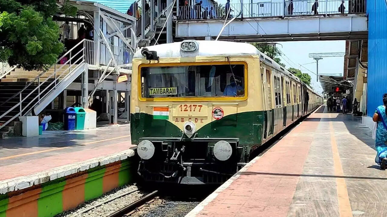  கிளாம்பாக்கம் வரும் பயணிகள் கவனத்திற்கு.. சிறப்பு புறநகர் ரயில் சேவைகள் அறிவிப்பு! 