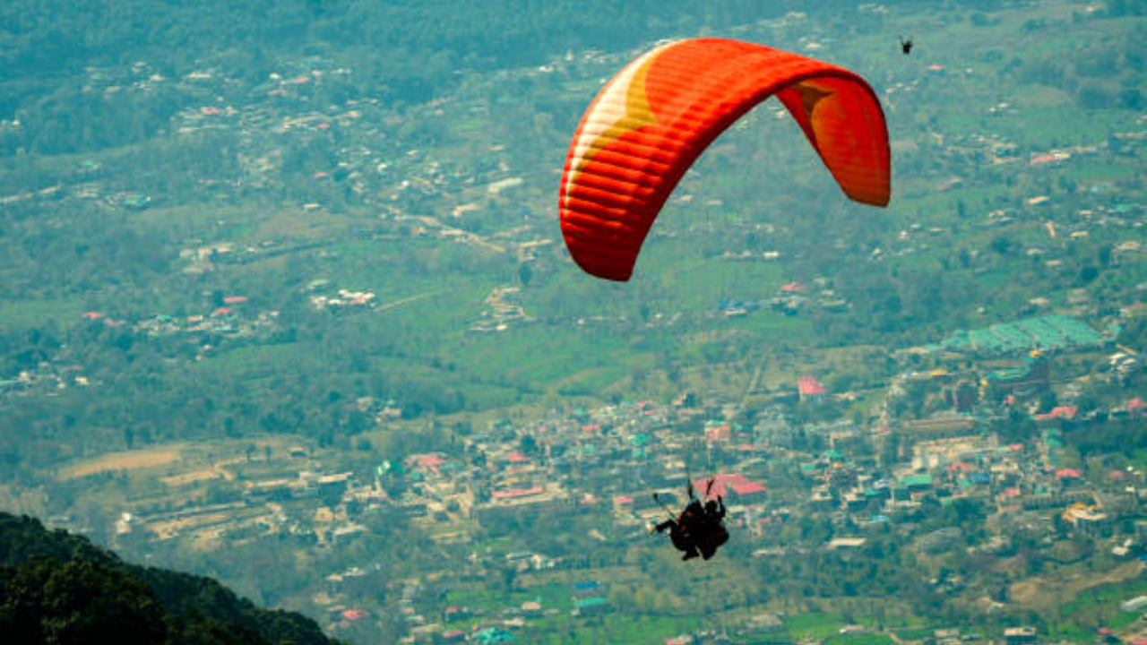 Paragliding istock