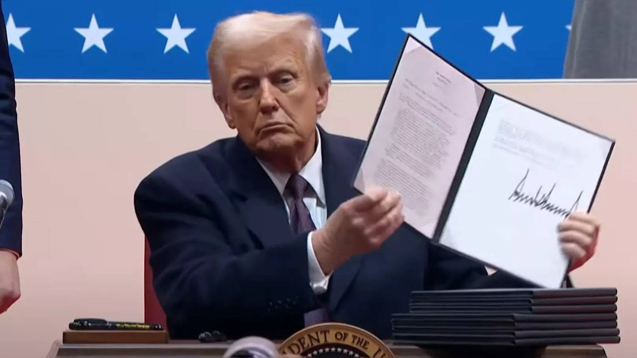 Donald Trump Signing Executive Orders.