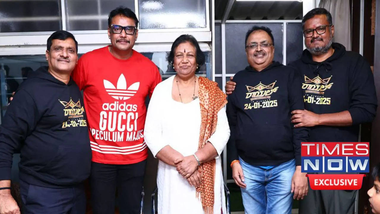 Darshan with his mother Meena Thoogudeepa, brother Dinakar, and Jayanna-Bhogendra