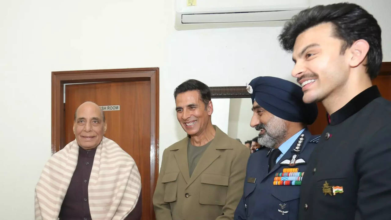 Defence Minister Rajnath Singh Attends Special Screening Of Akshay Kumar, Veer Pahariya's Sky Force In Delhi