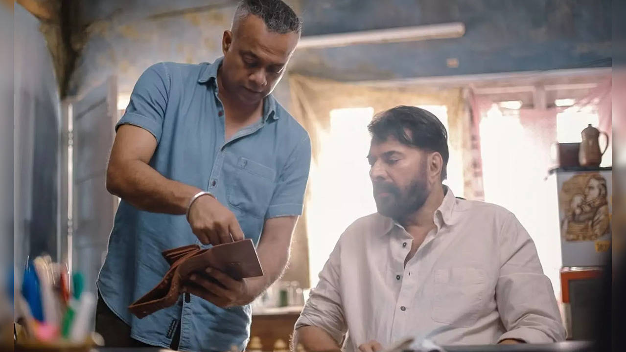 Mammootty (R) and Gautham Menon (L) on location