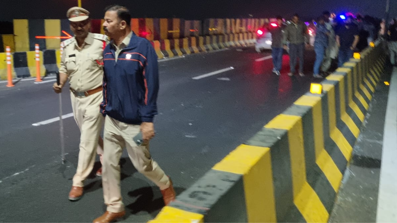 hyderabad accident today 3 teenage boys dies after their speeding bike hit pole on bahadupura flyover