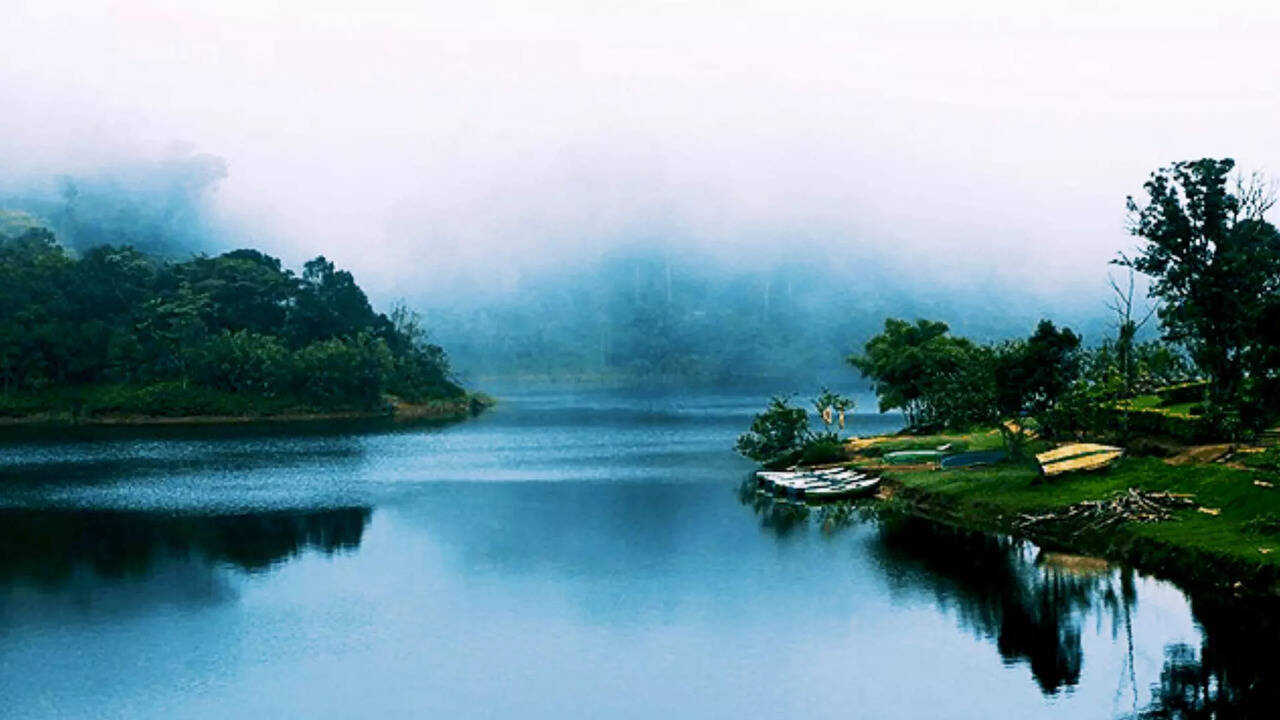  Kerala Tourist Places: கேரளாவில் இப்படியொரு இடம் பார்த்திருக்கீங்களா..? விடுமுறையில் மிஸ் பண்ணாம போங்க! 