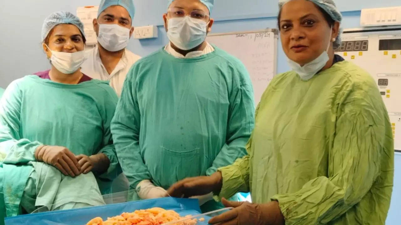 Doctors Perform Rare Laparoscopic Surgery, Removes 1.2 Kg Bilateral Uterine Fibroid