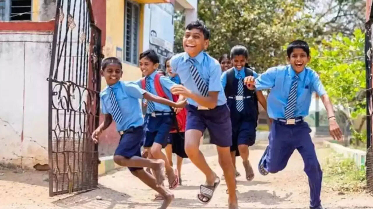  School Holidays: பிப்ரவரி மாதத்திலும் தொடர் விடுமுறை.. பள்ளி மாணவர்களுக்கு வந்த ஹேப்பி நியூஸ்! 