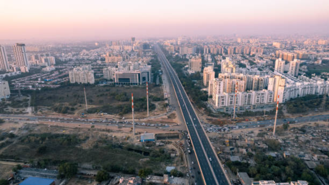 mumbai-nagpur expressway  samruddhi expressway : temporary facilities in 3 months; full parking, toilets by 2027
