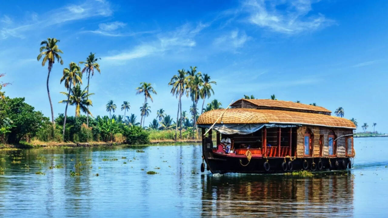  Kerala Tourist Places: கேரளாவில் இந்த சீசனில் பார்க்க வேண்டிய டாப் சுற்றுலா தலங்கள் இதோ! 