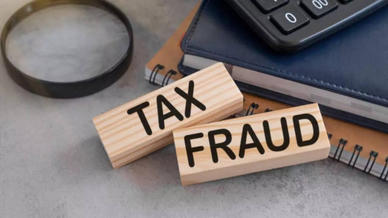 hyderabad techies fake rs 110 crore donations to political parties, claim tax rebates and reclaim funds