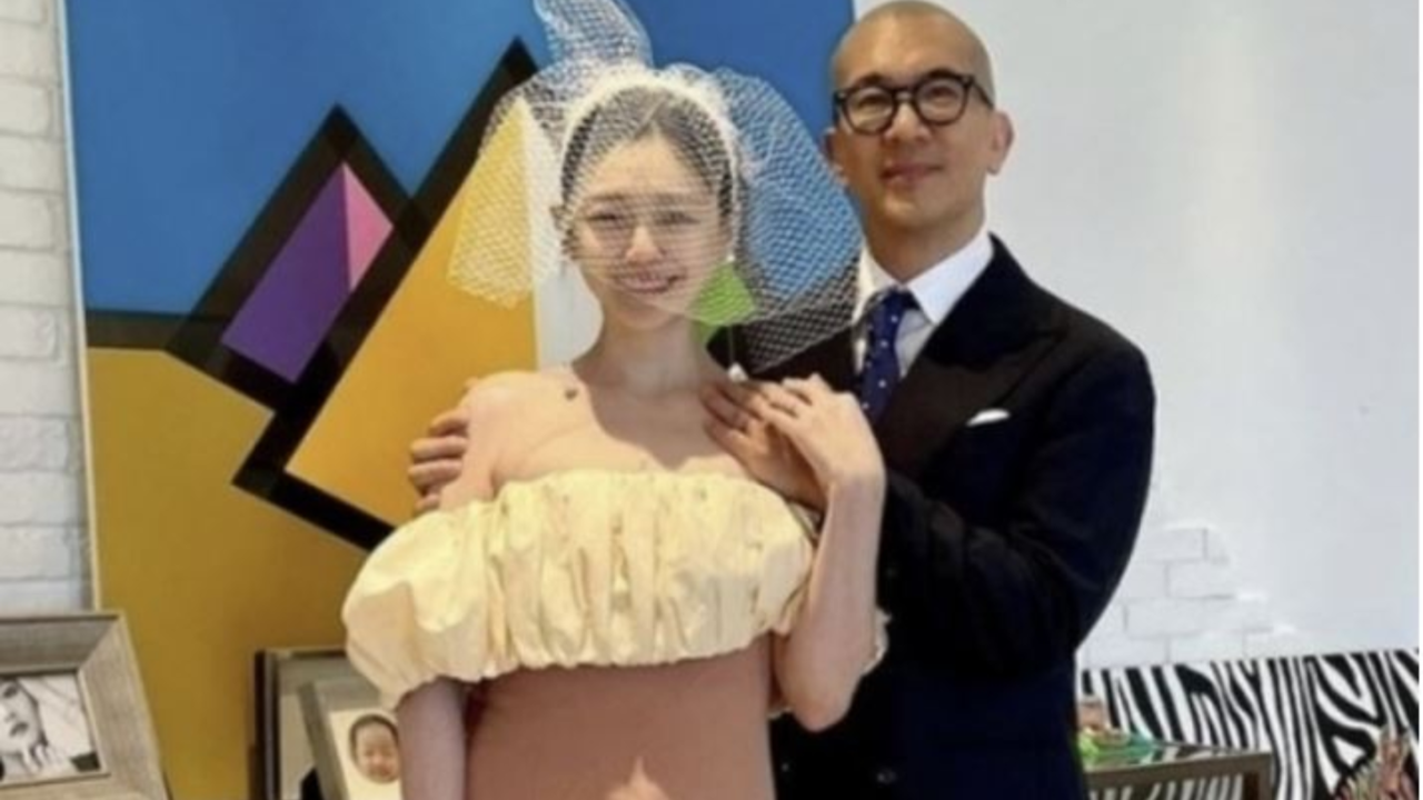 Koo Jun-Yup Shields Late Wife Barbie Hsu's Cremation Urn With Umbrella In Front Of Press, Actress To Not Have Funeral Koo Jun-Yup Shields Late Wife Barbie Hsu's Cremation Urn With Umbrella In Front Of Press, Actress To Not Have Funeral