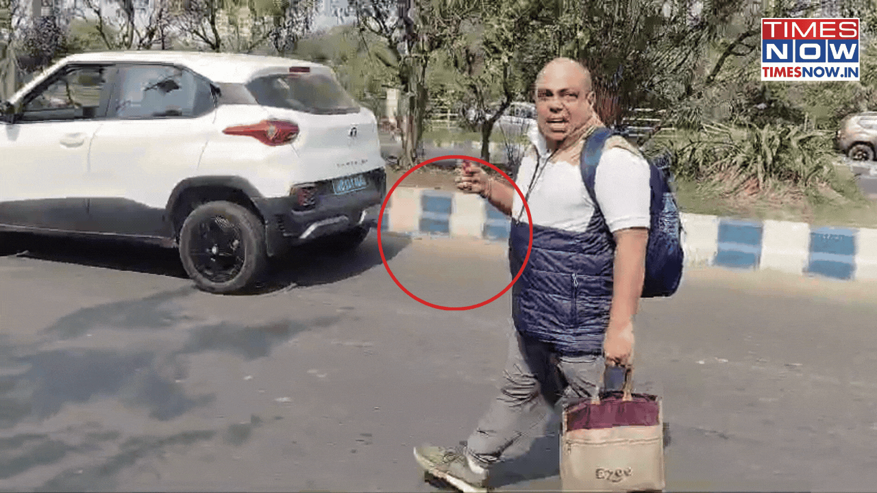 bengal government employee stabs colleagues over denied leaves, salary delay then roams in kolkata with bloody knife-video