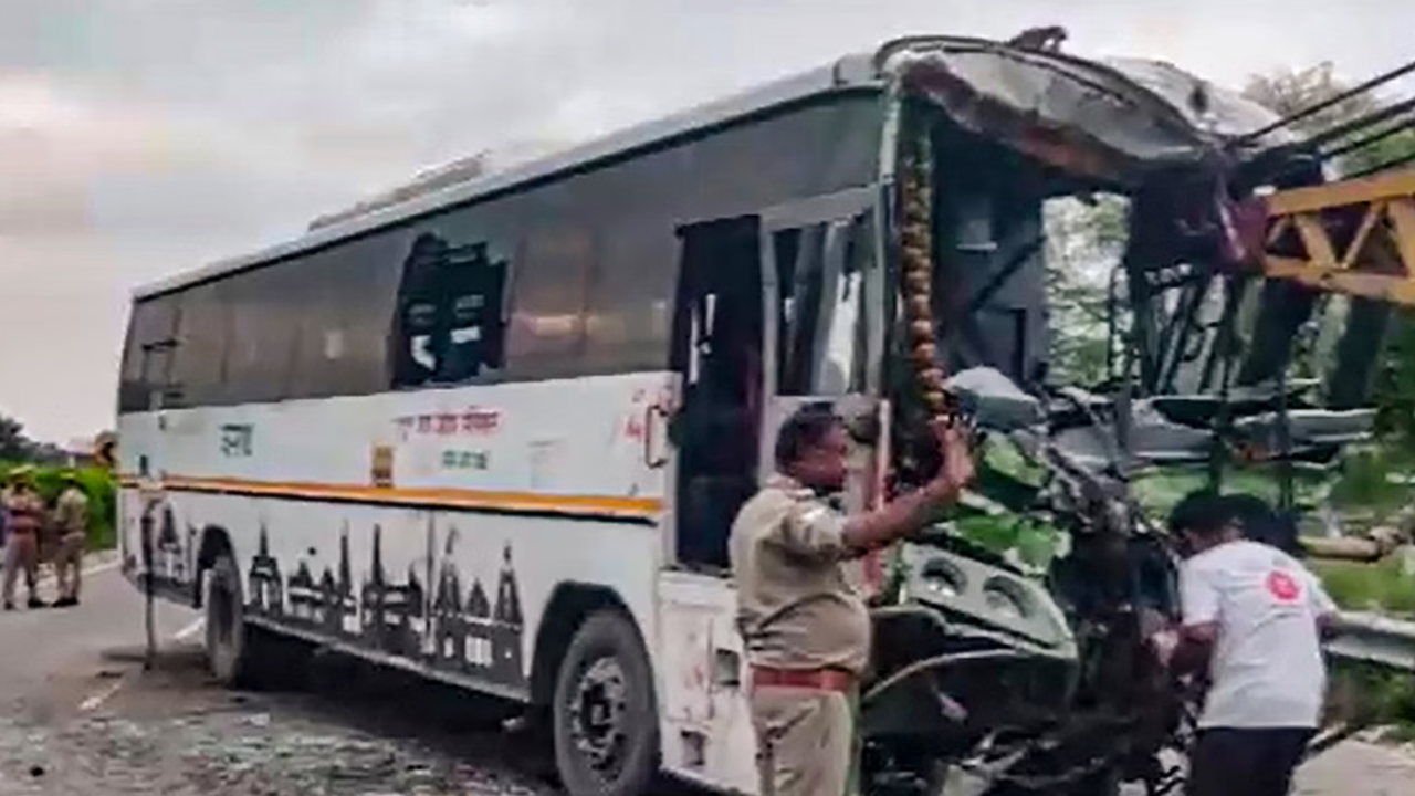 8 killed, 6 injured in accident on jaipur-ajmer highway while heading to maha kumbh; cm expresses condolences