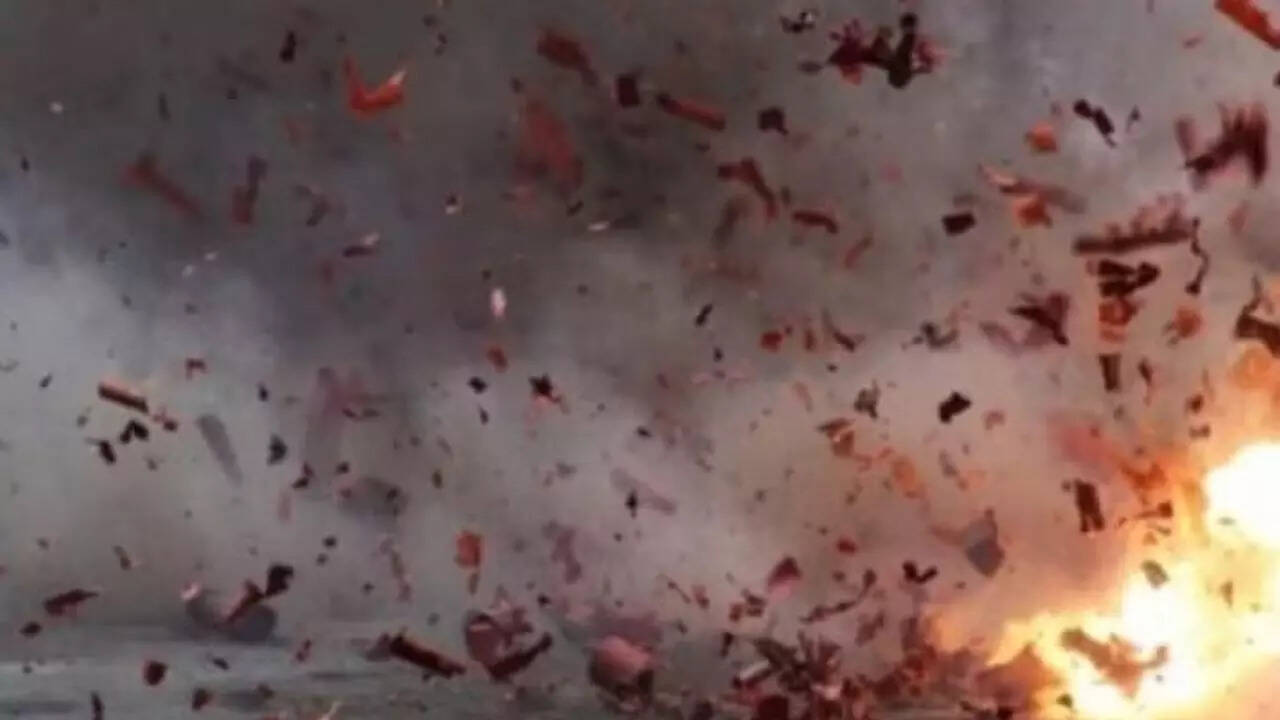 4 dead, 1 injured in explosion at firecracker factory in bengal's nadia