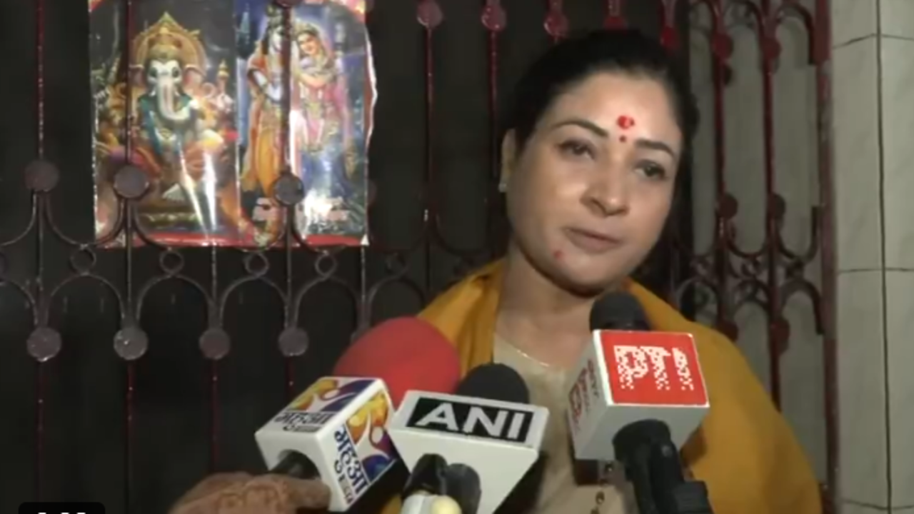 delhi election results: 'aastha' takes centrestage as candidates make beeline for temples