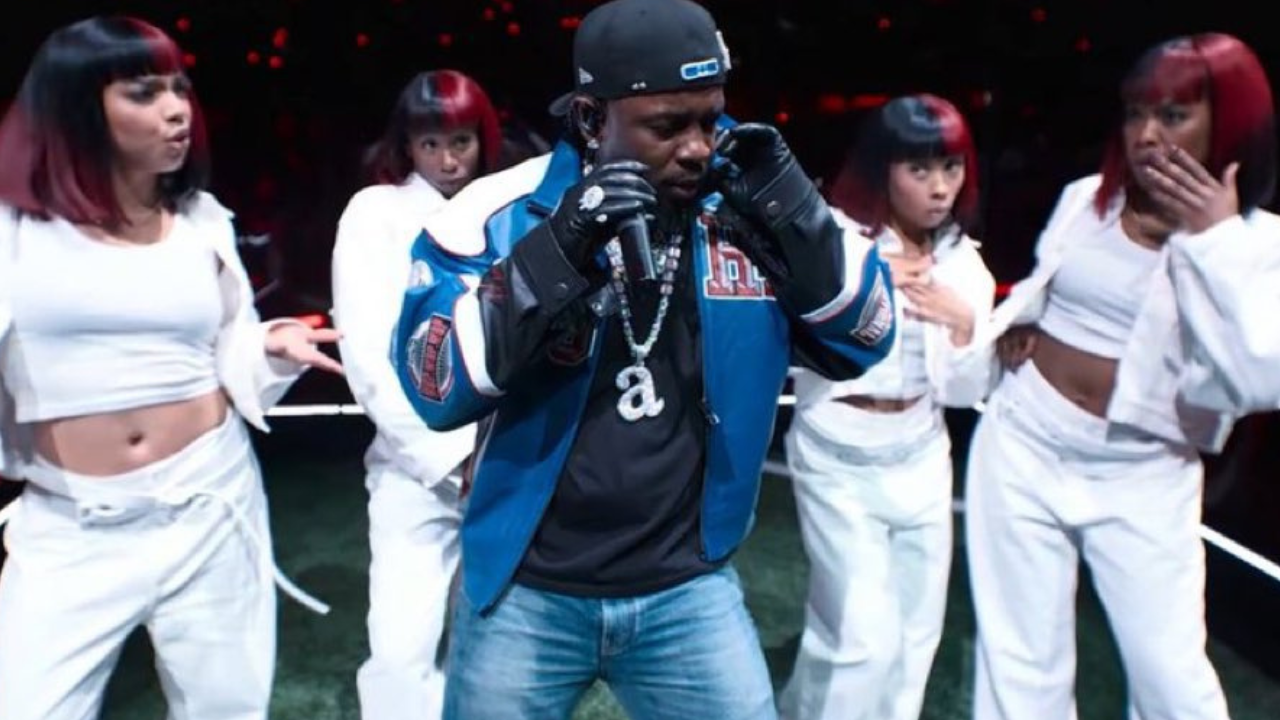 Kendrick Lamar A Necklace And Jacket At Superbowl