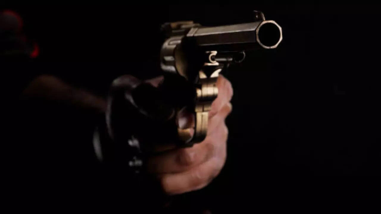 gurugram married woman security guard shot at for refusing marriage proposal of man