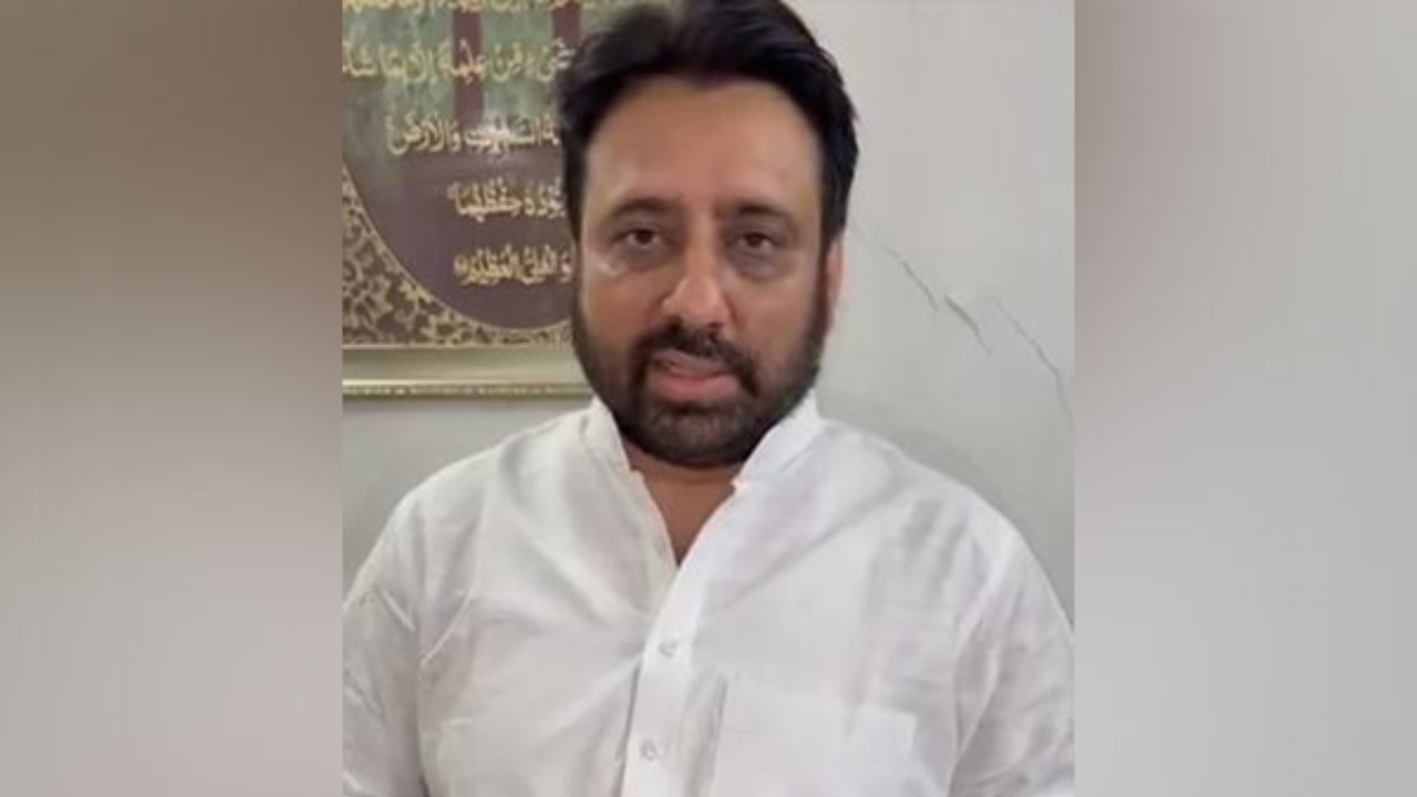 delhi police files fir against aap mla amanatullah khan for 'helping' murder accused escape custody