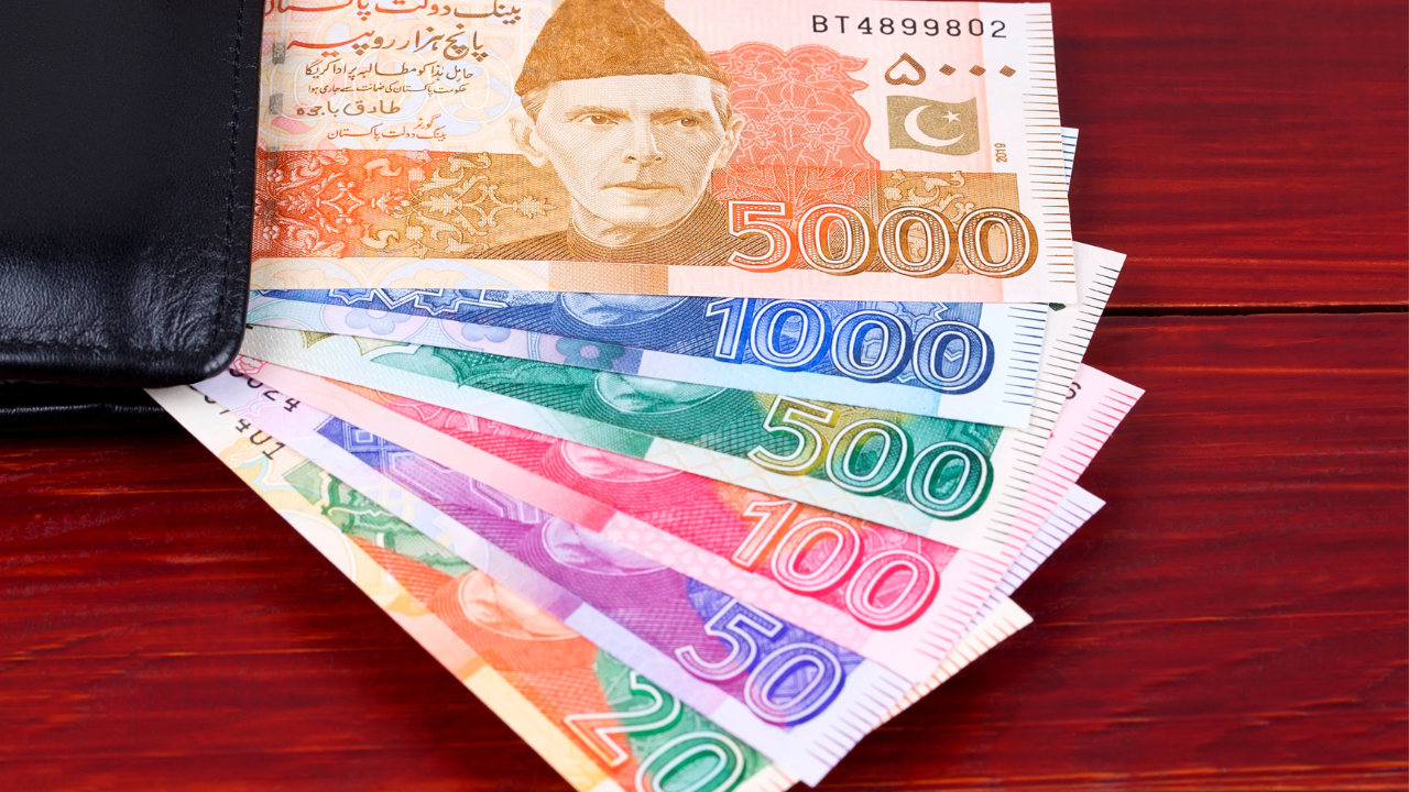 pakistani currency note found outside service lift near pune housing society. probe on