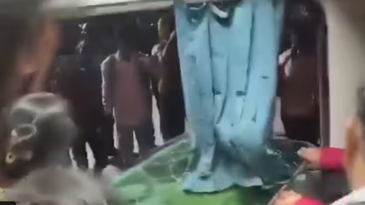 maha kumbh devotees, unable to board train, pelt stones and break windows in bihar: video