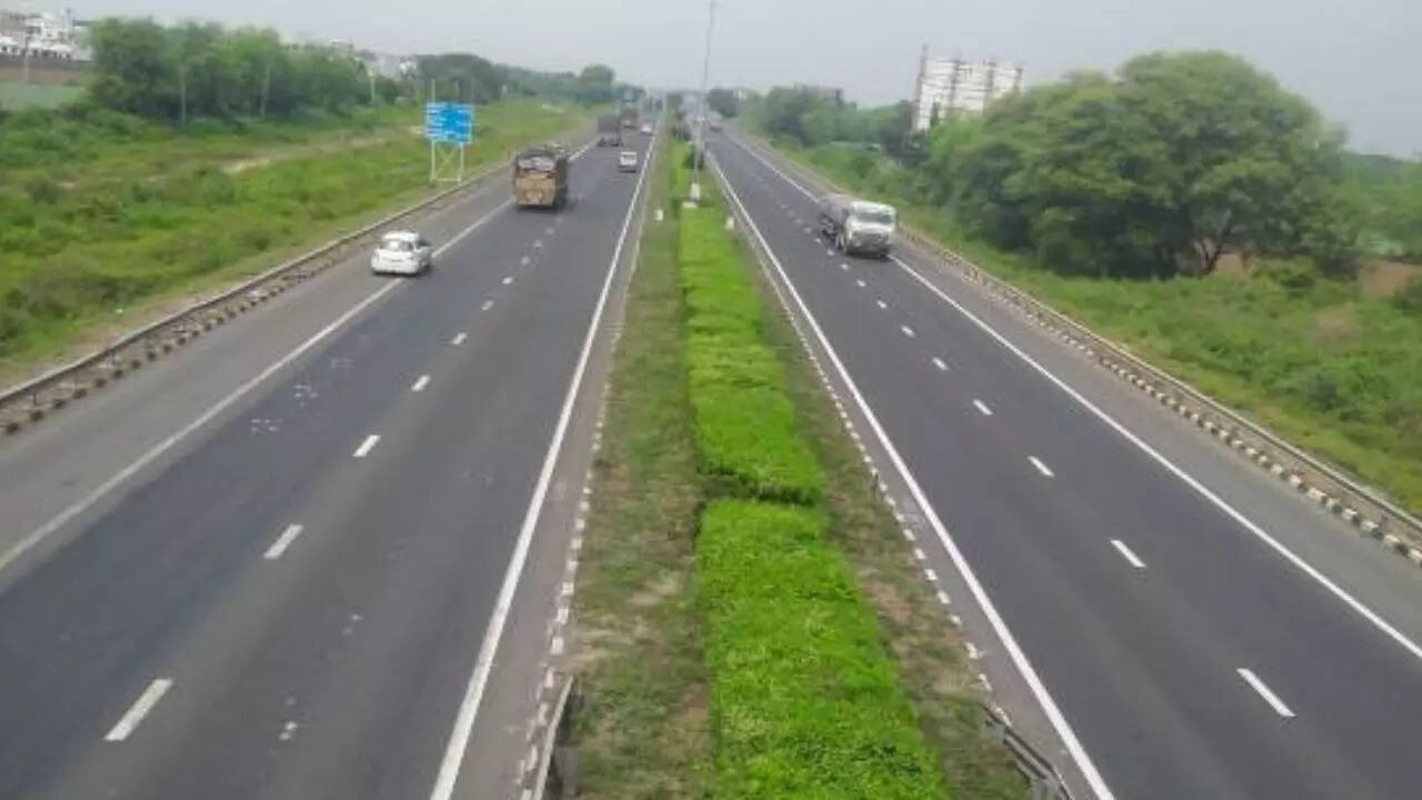 vehicle breakdown on noida e-way could cost you ₹20k– here’s what you need to know