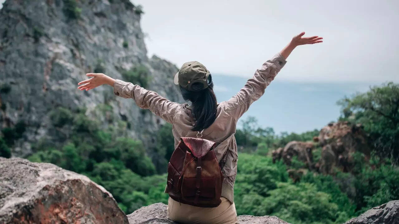 5 Hill Stations For Solo Travellers Who’d Rather Be Anywhere Else. Credit: Canva 5 Hill Stations For Solo Travellers Who’d Rather Be Anywhere Else. Credit: Canva