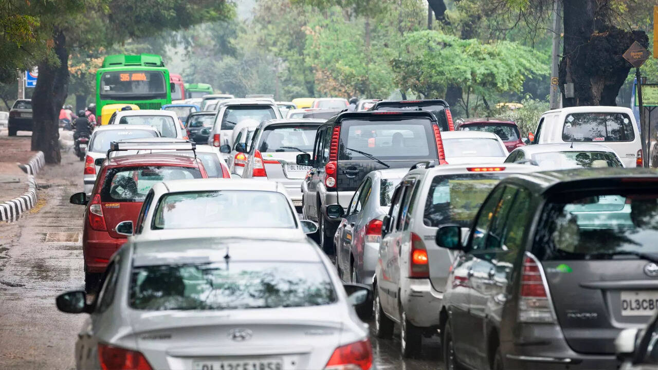 delhi traffic police collects rs 46 crore from 74 lakh traffic violations in 2024