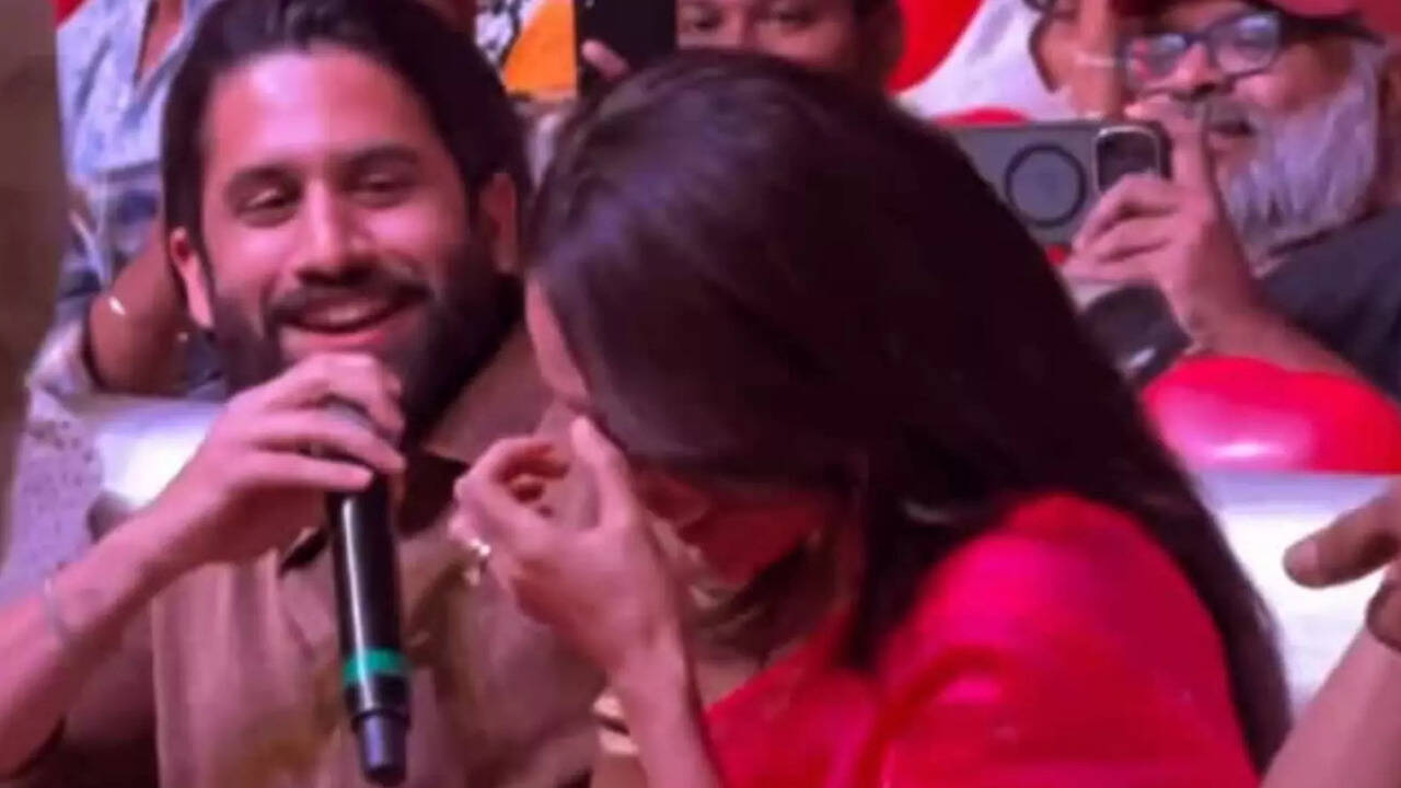 naga chaitanya's bujj thalli twist leaves wife sobhita dhulipala blushing at thandel success meet; watch video
