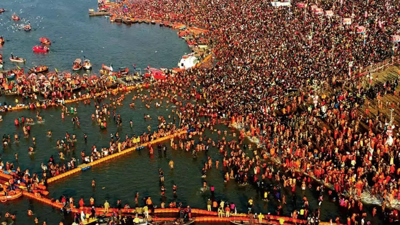 prayagraj borders sealed amid maha kumbh traffic mayhem? dm fact-checks viral claim - watch