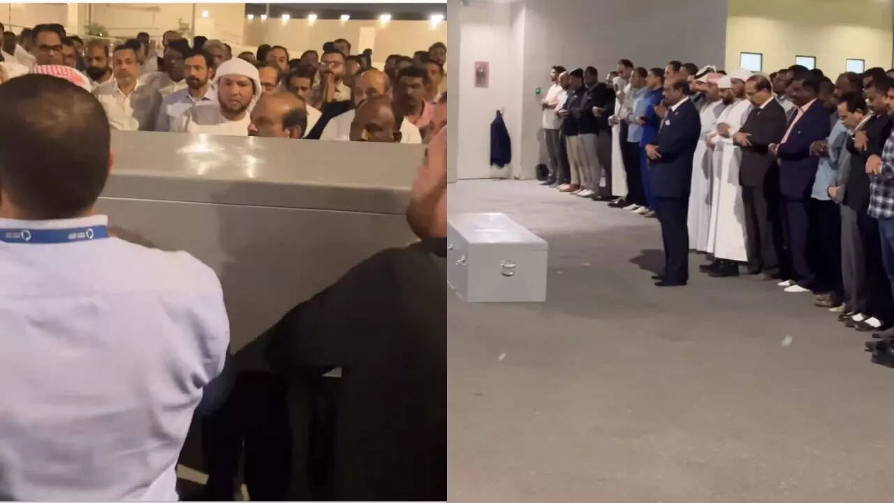 Indian Billionaire Carries Late Employee's Coffin With Other Mourners Indian Billionaire Carries Late Employee's Coffin With Other Mourners