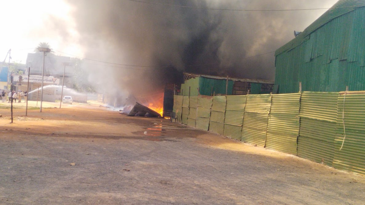 massive fire breaks out in andhra pradesh's jalakanya exhibition in seethara centre - watch