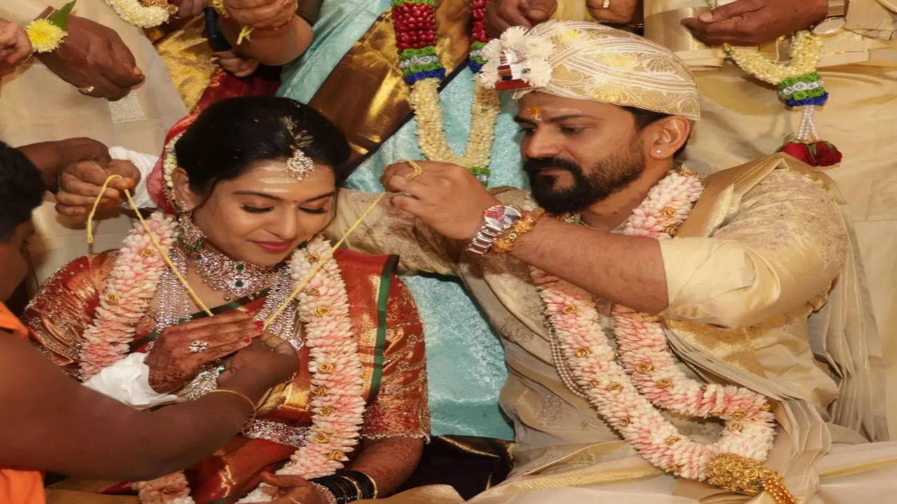 Daali Dhananjaya Ties The Knot With Dr. Dhanyatha In A Grand Ceremony In Mysuru