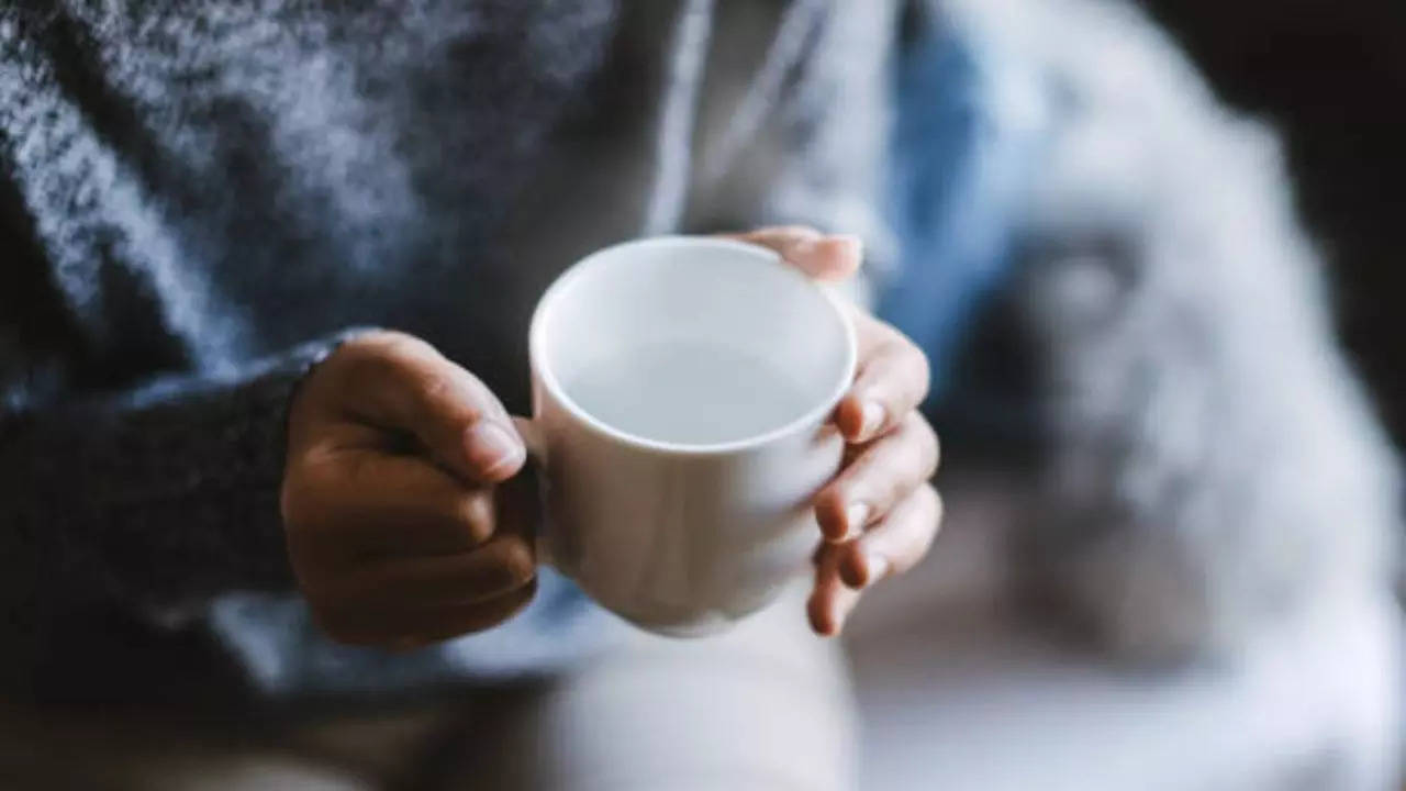 What is the right time to drink hot water? How does it affect your digestion?