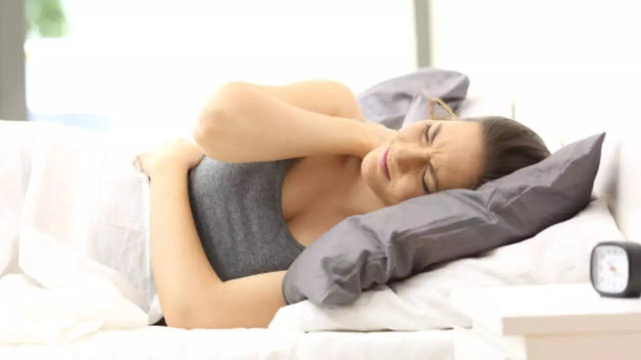 Are you using a lot of pillows? You can damage your neck Physiotherapist Warning!