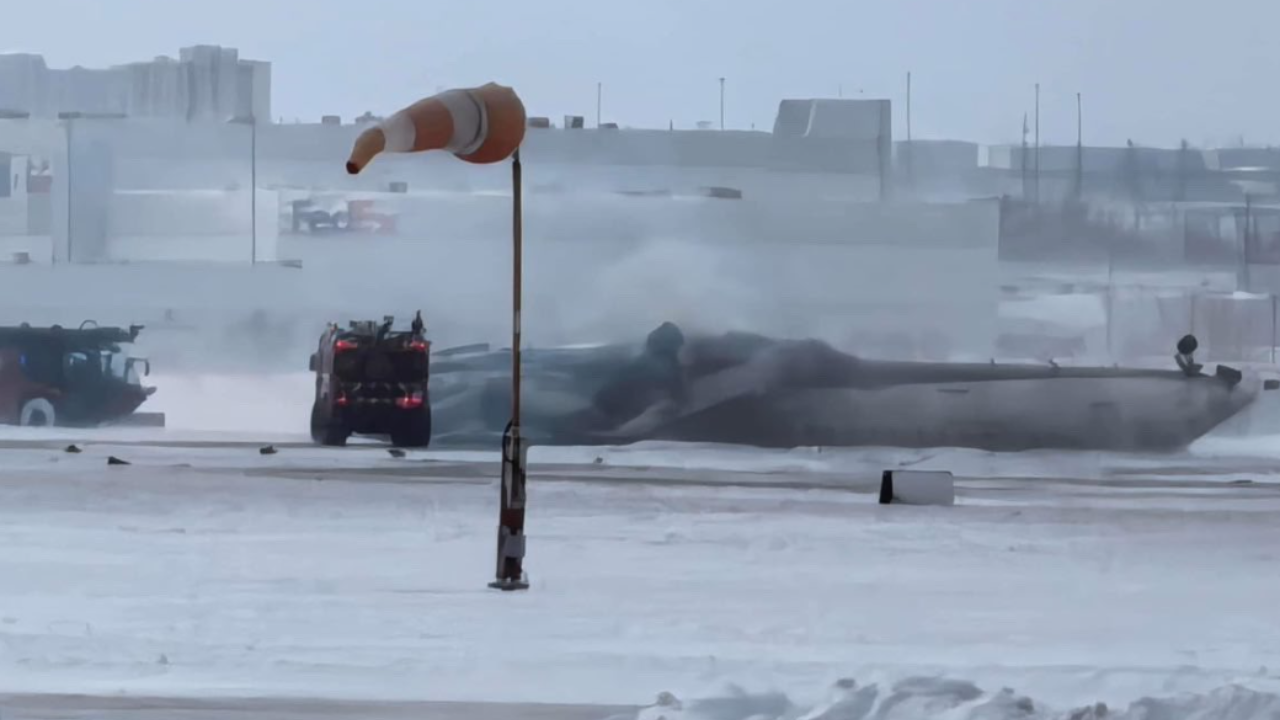 Toronto Plane Crash Delta Plane CrashLands At Toronto Pearson Airport