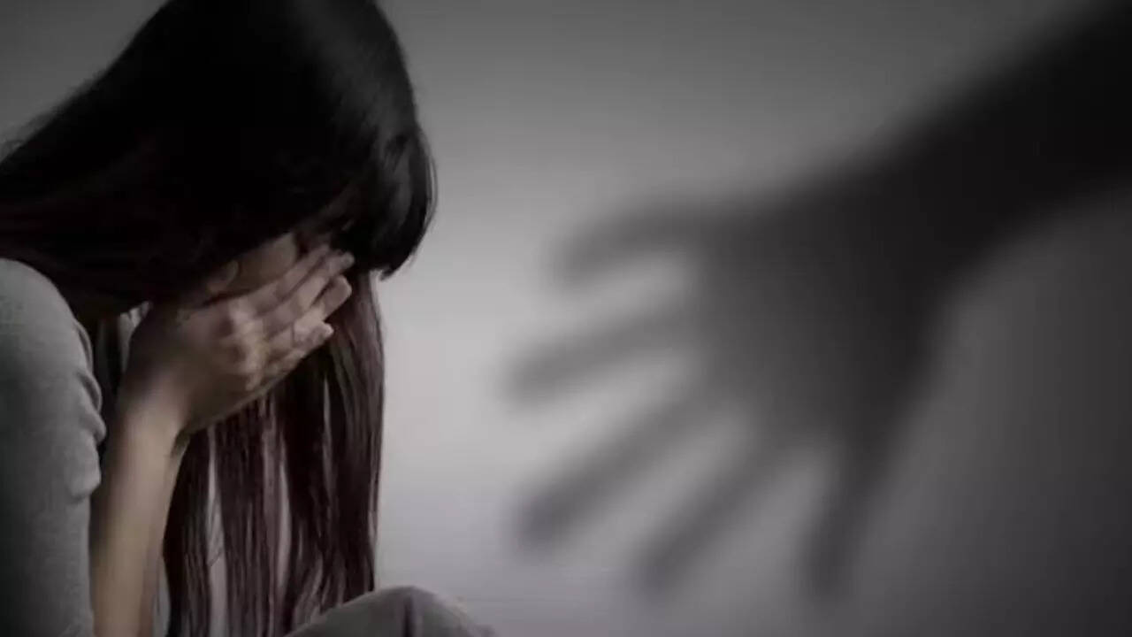  கோவையில் 17 வயது சிறுமிக்கு கூட்டு பாலியல் வன்கொடுமை.. கல்லூரி மாணவர்கள் கைது 