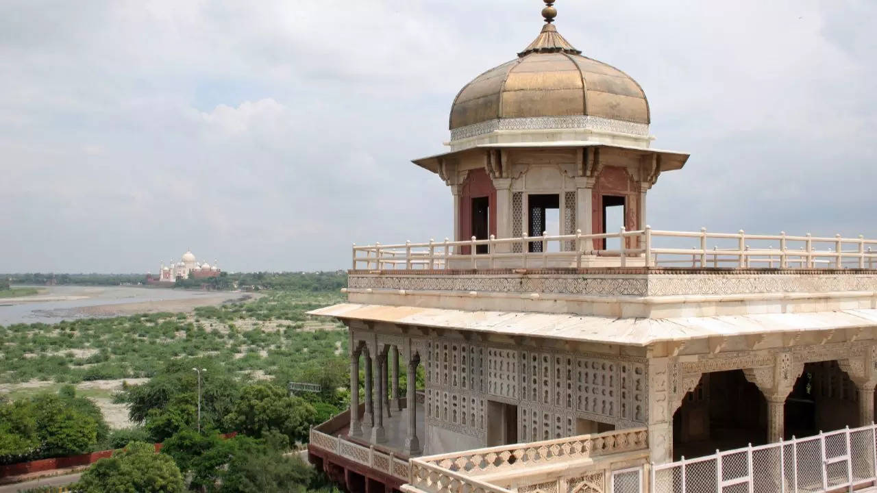 Did You Know This Is The Fort Where Aurangzeb Had Imprisoned Shah Jahan ...