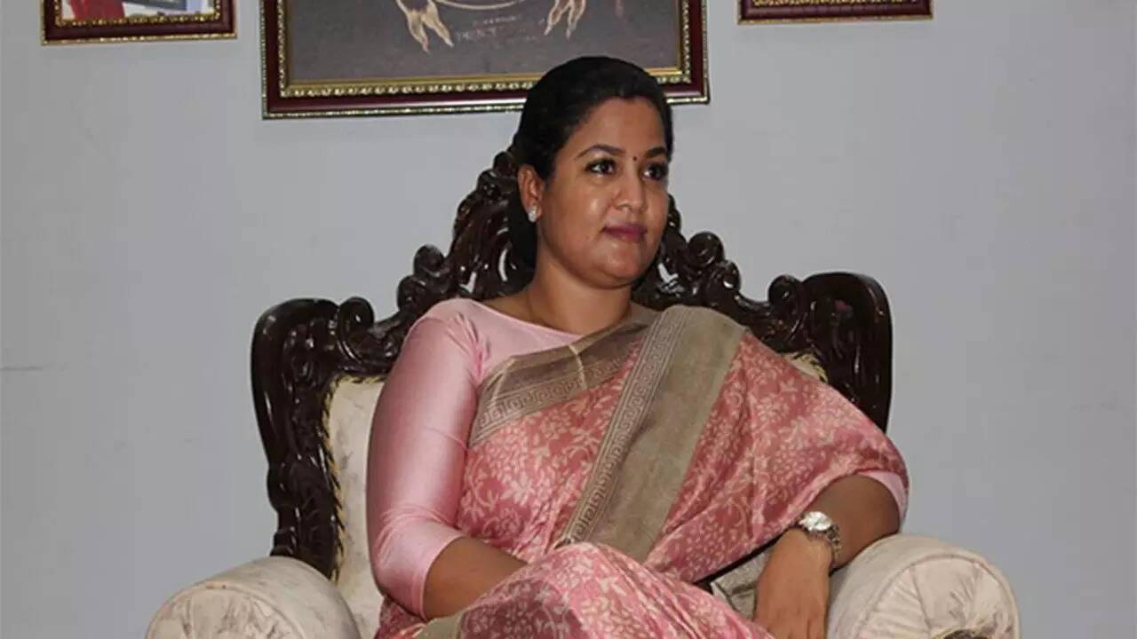 BJP Member Joins Vijay's Party, Language Policy Sparks Political Row