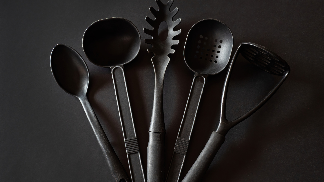Deja de usar utensilios negros en casa Deja de usar utensilios negros en casa