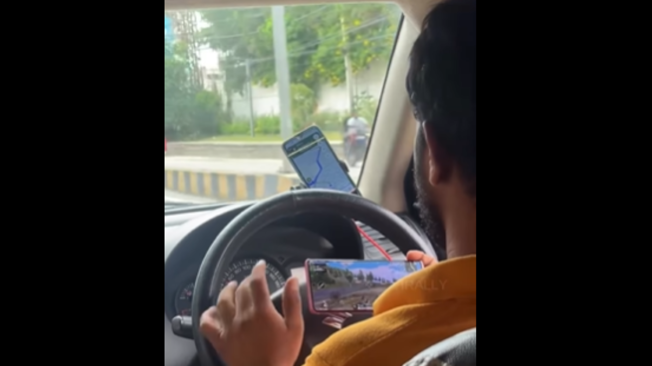‘Next Level Addiction’: Video Shows Hyderabad Cab Driver Driving While Playing PUBG; Internet Reacts