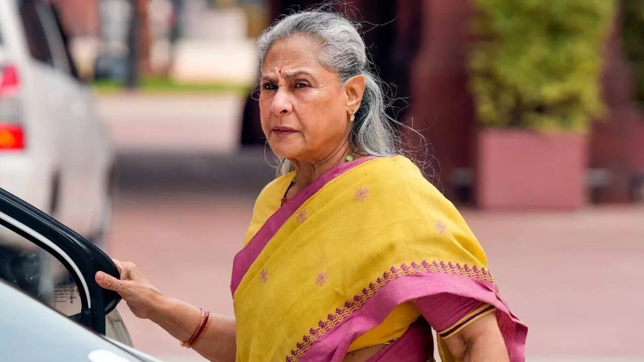 Jaya Bachchan Says Bollywood Celebrities Are Living In 'Constant Fears': Aapke Ghar Ke Bahar...