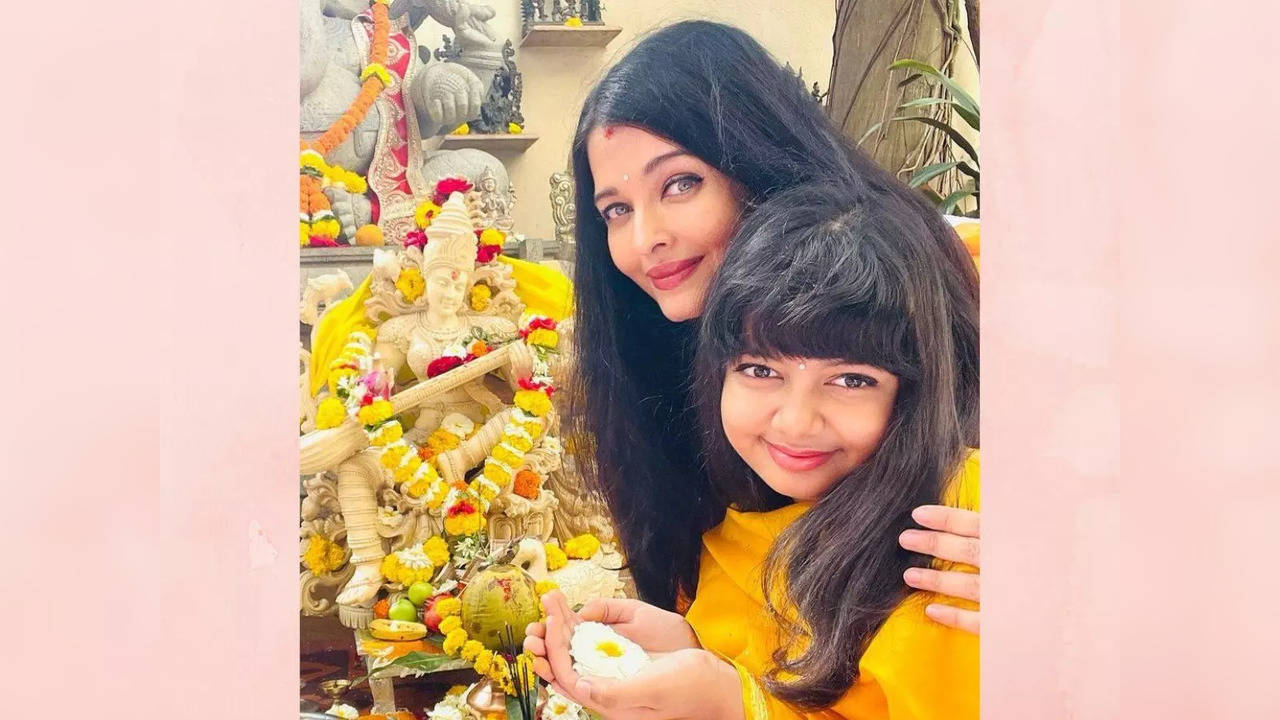 Aishwarya Rai Bachchan with Aaradhya Bachchan