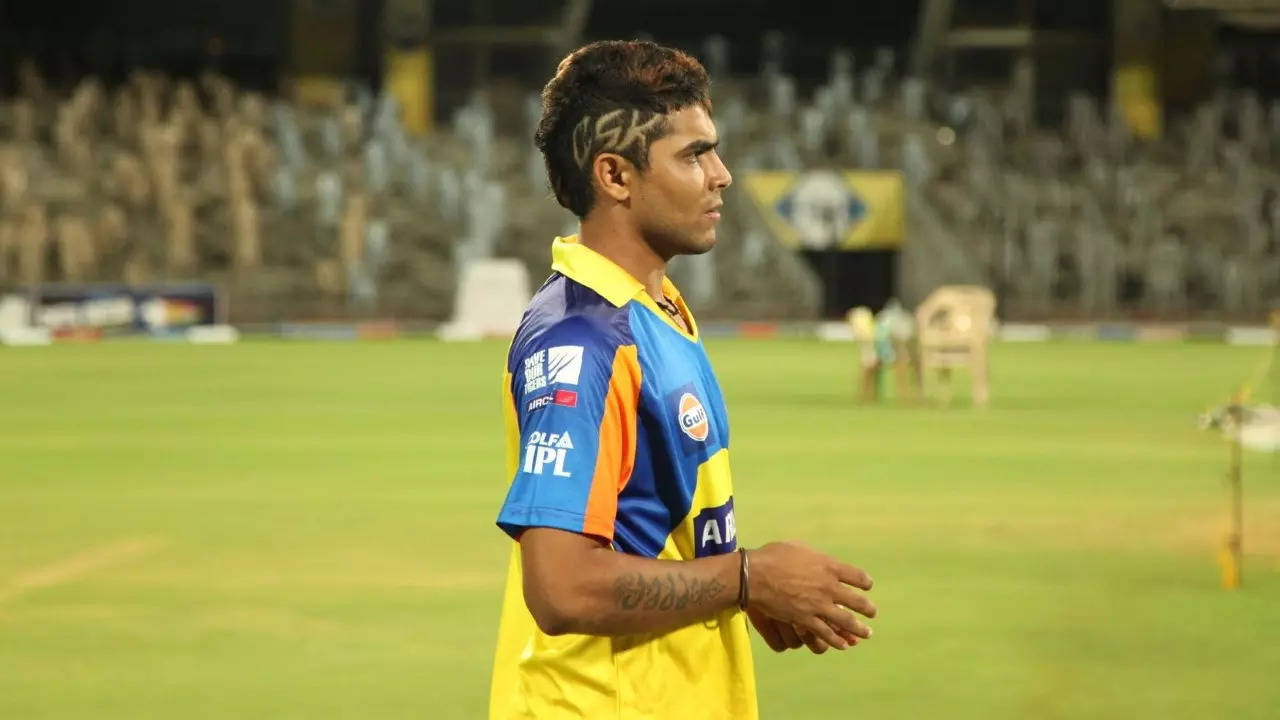 What is Ravindra Jadeja's batting style? - LetsQuiz