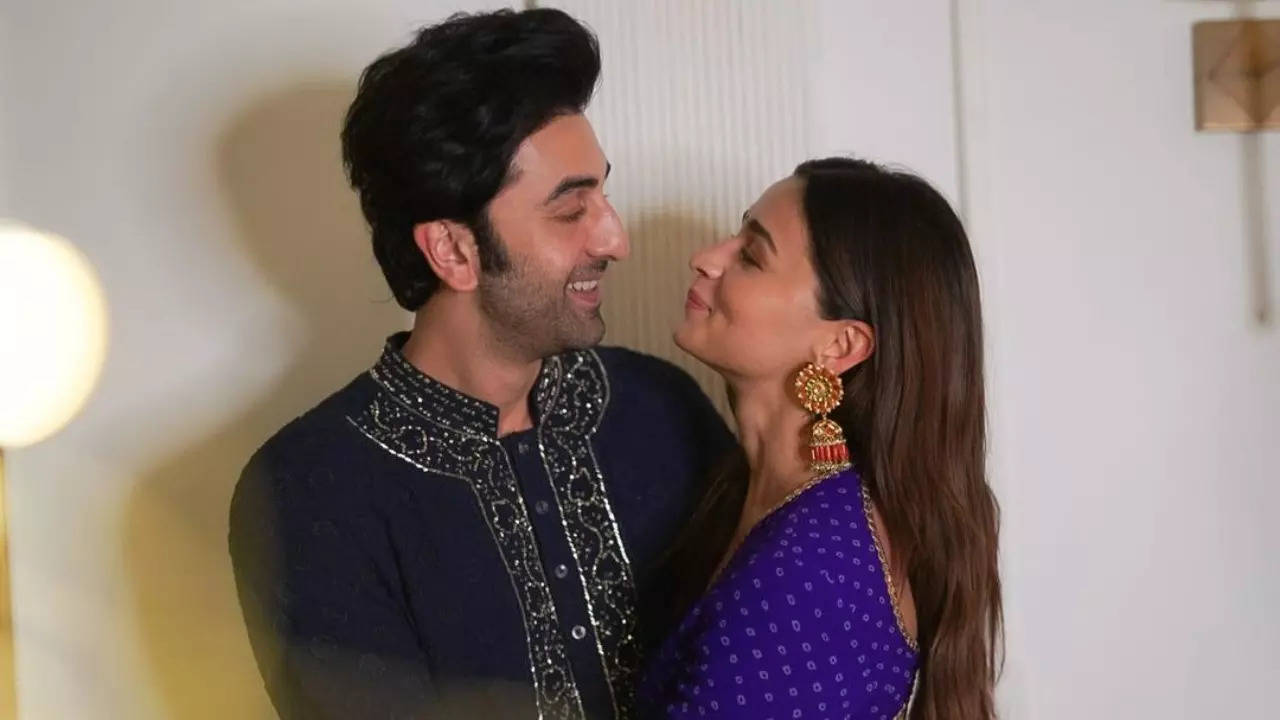 Fan asks Alia Bhatt when she is getting 'married to Ranbir Kapoor'; her reply will leave you in splits