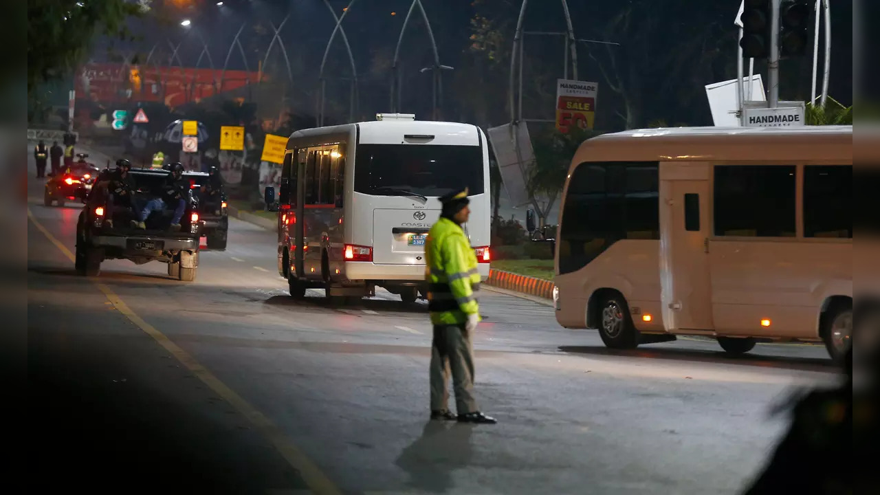 australian-cricket-team-arrives-in-pakistan-ap