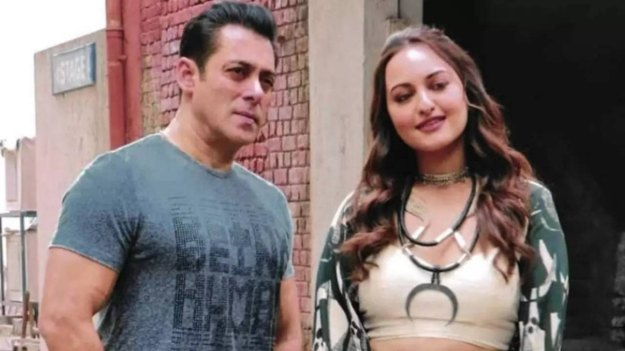 Has Salman Khan secretly tied the knot with Sonakshi Sinha? Here's the truth behind the viral pic