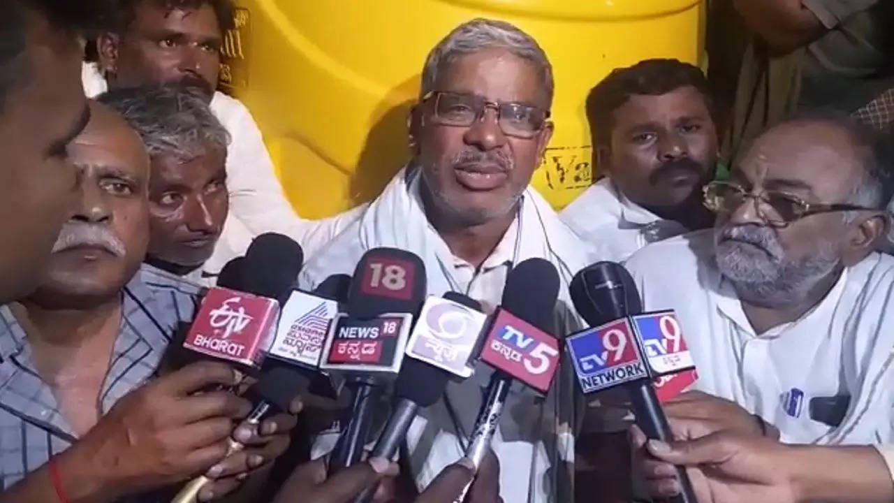 Naveen Shekarappa's father